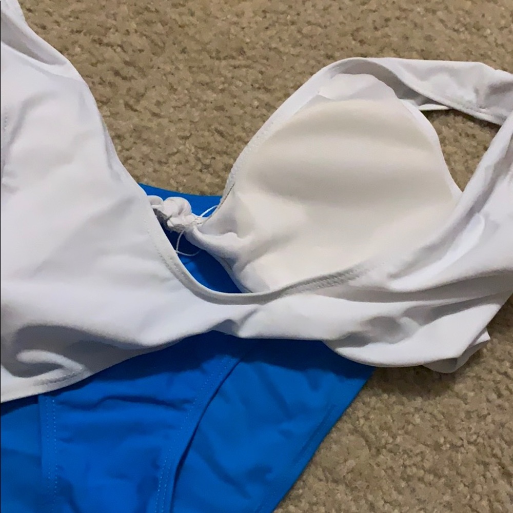 Bikini - Picture 2 of 2